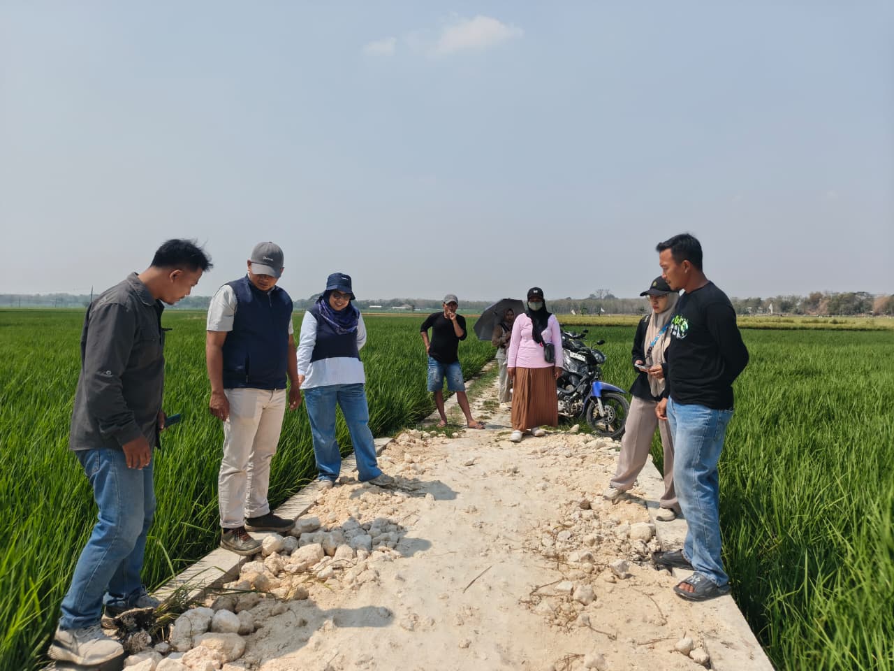 Melihat dari Dekat, Monev Menyusuri Pembangunan Infrastruktur di Empat Desa Gayam